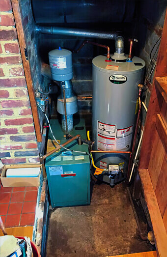 https://plumbereastperth.com.au/uploads/2025/06/hot-water-189087.jpg