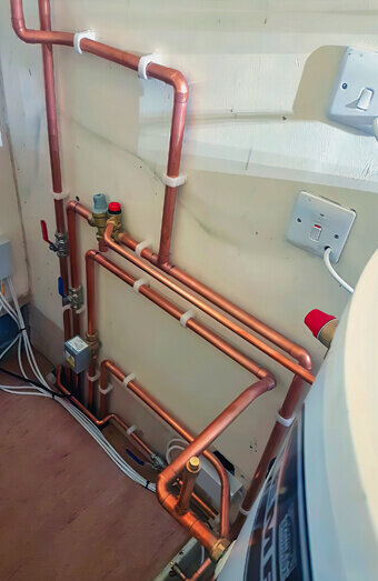 https://plumbereastperth.com.au/uploads/2025/06/hot-water-301986.jpg