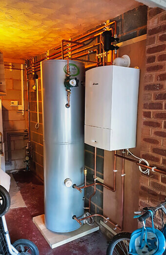 https://plumbereastperth.com.au/uploads/2025/06/hot-water-684599.jpg